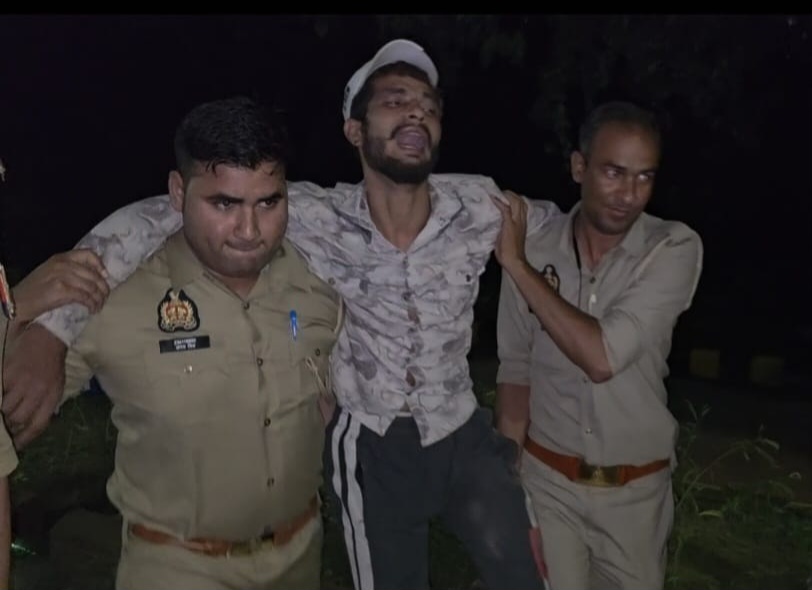 पुलिस और बदमाश के बीच मुठभेड़, 25 हजार का इनामी बदमाश गोली लगने से घायल