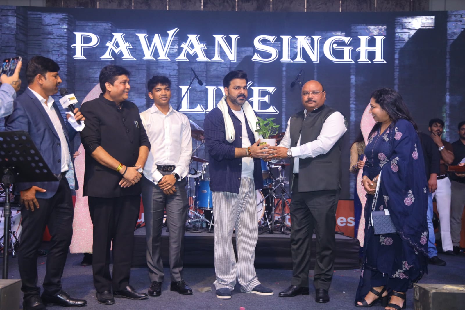 जीआईएमएस कॉलेज में पीजीडीएम विद्यार्थियों के लिए फ्रेशर्स पार्टी का आयोजन : मशहूर गायक एवं अभिनेता पवन सिंह के संगीत पर झूमे युवा