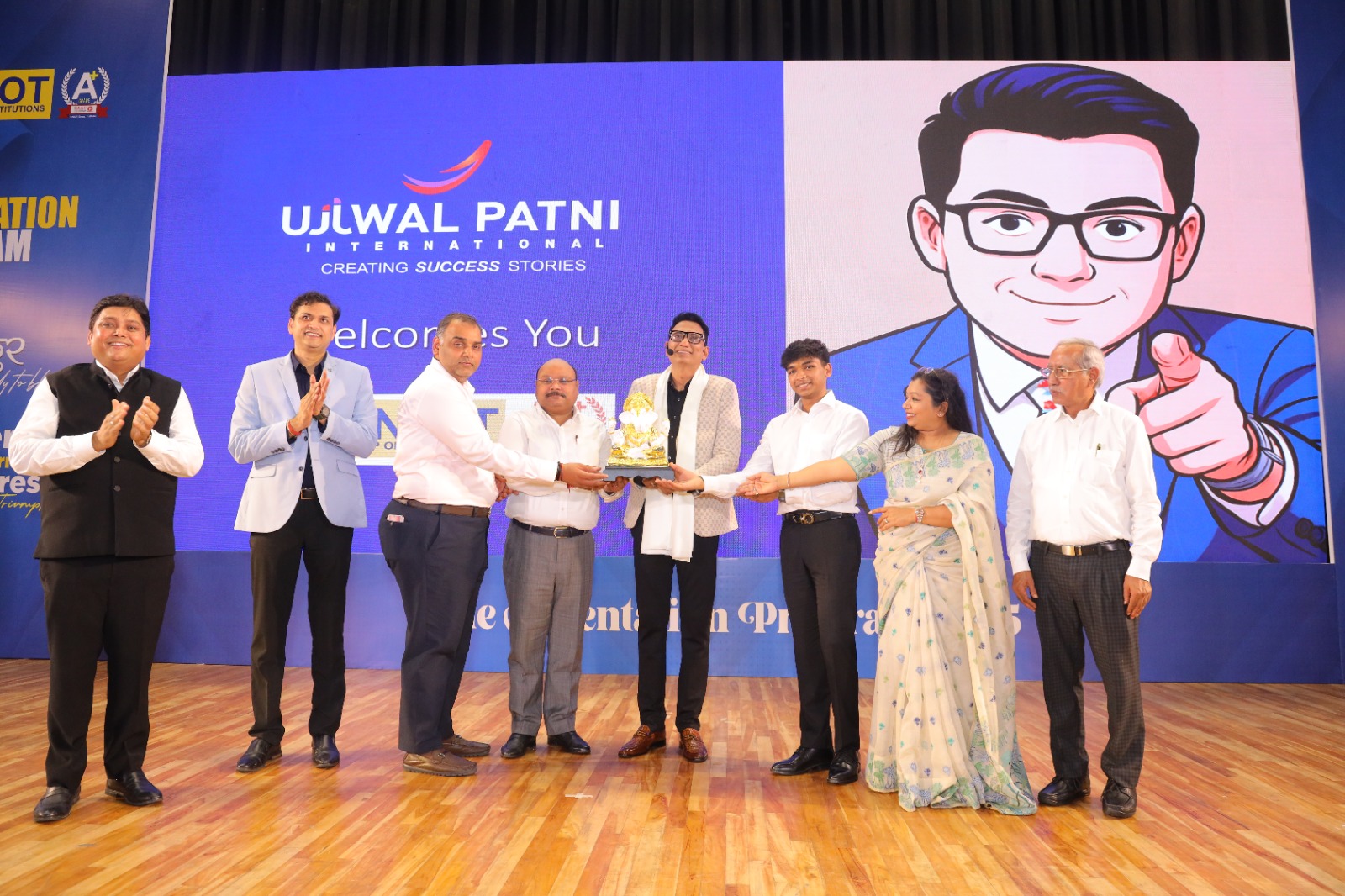 सांसद मनोज तिवारी ने कहा जीवन में शिक्षा के साथ संस्‍कार भी जरूरी: जीएनआईओटी कॉलेज के ओरिएंटेशन कार्यक्रम में छात्रों से रुबरू हुए मनोज तिवारी