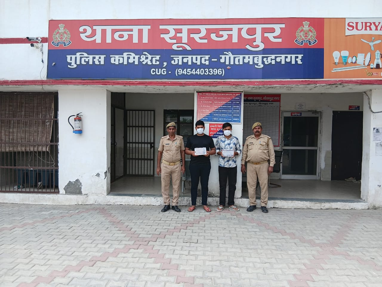 गाड़ी से 6 लाख रुपये व लैपटॉप चोरी करने वाले दो शातिर गिरफ्तार, आरोपियों के पास से पूरी रकम बरामद