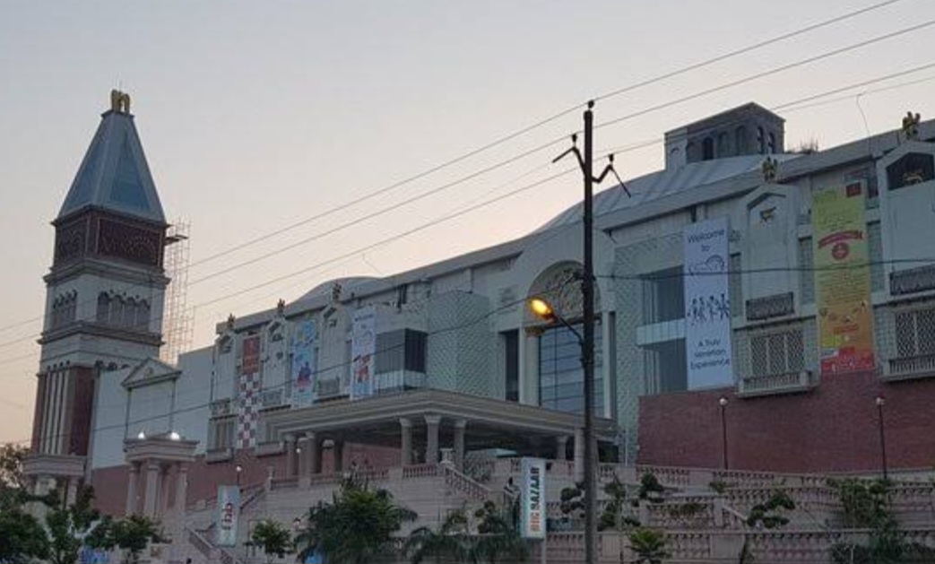 ग्रैंड वेनिस मॉल के मालिक मोंटू भसीन के खिलाफ गैर-जमानती वारंट जारी, कोर्ट में नहीं हुआ पेश