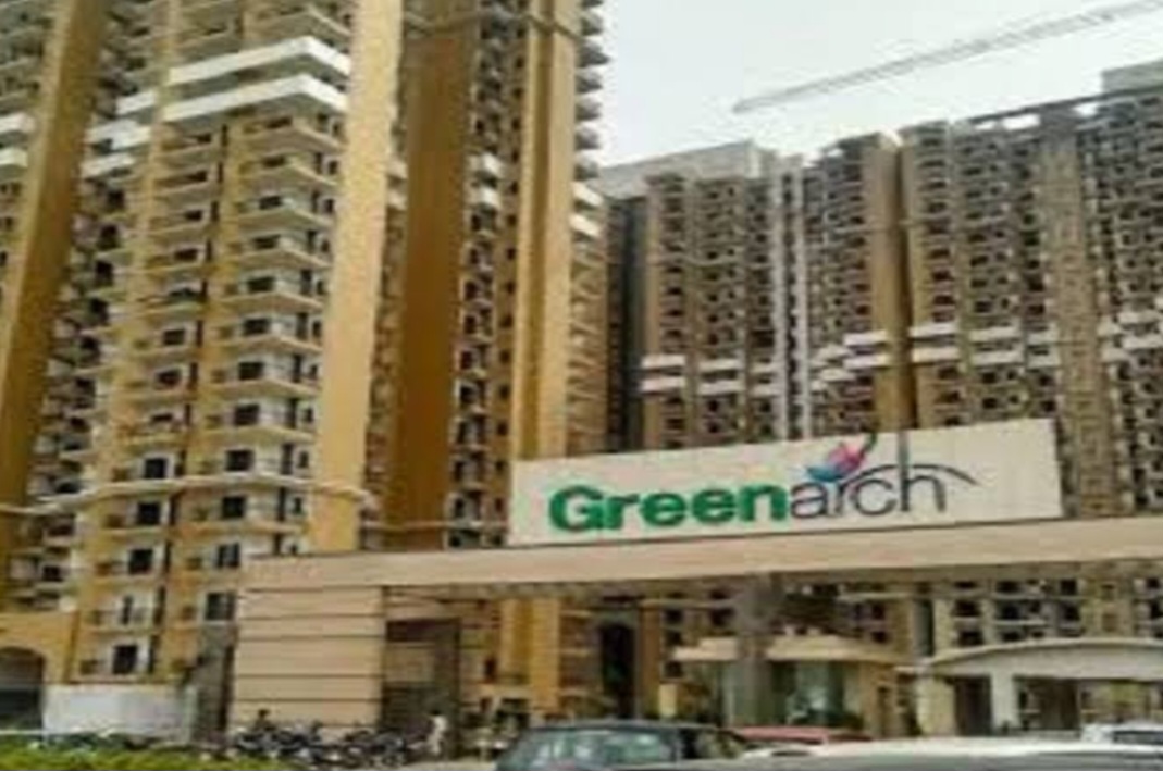 18वीं मंजिल से गिरा 13 साल का बच्चा, ग्रीन आर्च सोसाइटी में मचा कोहराम