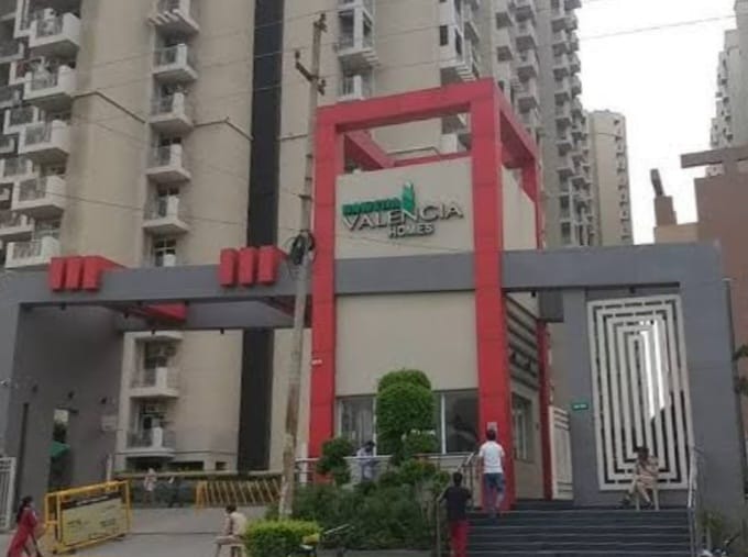 वेलेंसिया होम्‍स सोसायटी के निवासियों की बढ़ गई परेशानी: लाखों का बिल बकाया होने पर एनपीसीएल ने काट दी सप्‍लाई