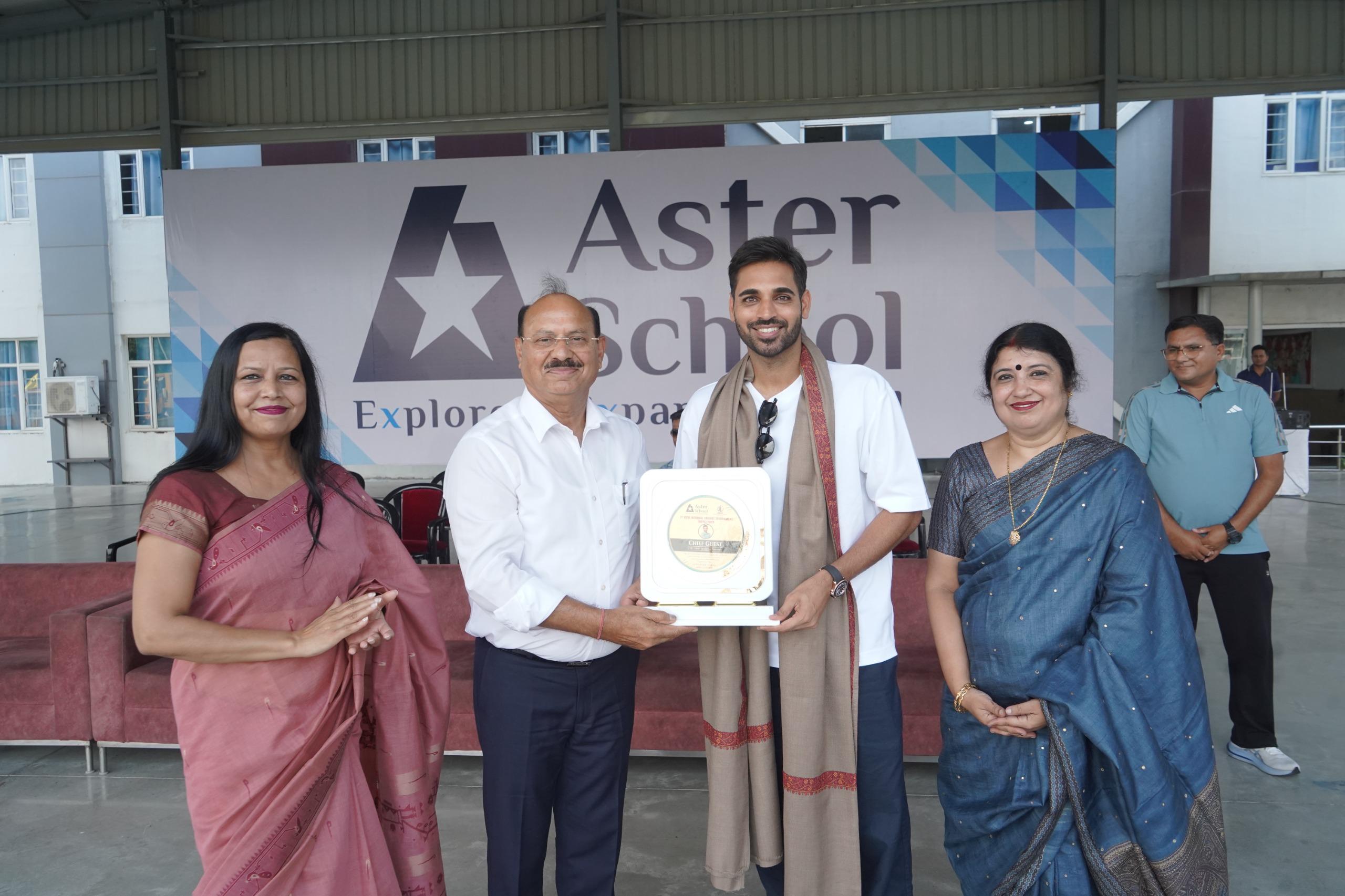 भारतीय क्रिकेटर भुवनेश्वर कुमार ने खिलाडि़यों में भरा जोश: एस्‍टर स्‍कूल में चल रहे सीबीएसई राष्ट्रीय क्रिकेट टूर्नामेंट में पहुंचे भुवनेश्वर