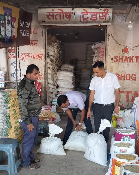 खाद्य सुरक्षा विभाग की बड़ी कार्रवाई 500 किलो खाद्य पदार्थ कराया सीज: विशेष अभियान में 12 स्‍थानों से एकत्र किए नमूने