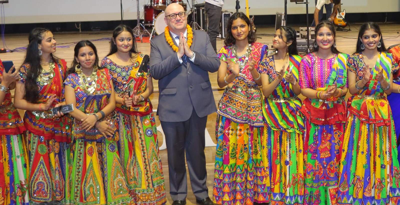 जीएल बजाज में इंडिया इंटरनेशनल फोक फेस्टिवल का आयोजन:कार्यक्रम में माल्टा के कांतेरा बैंड ने बिखेरा जादू