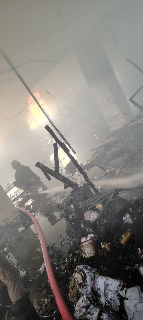 कंपनी में लगी भीषण आग, लाखों का सामान खाक, तीन घंटे की मशक्कत के बाद पाया काबू