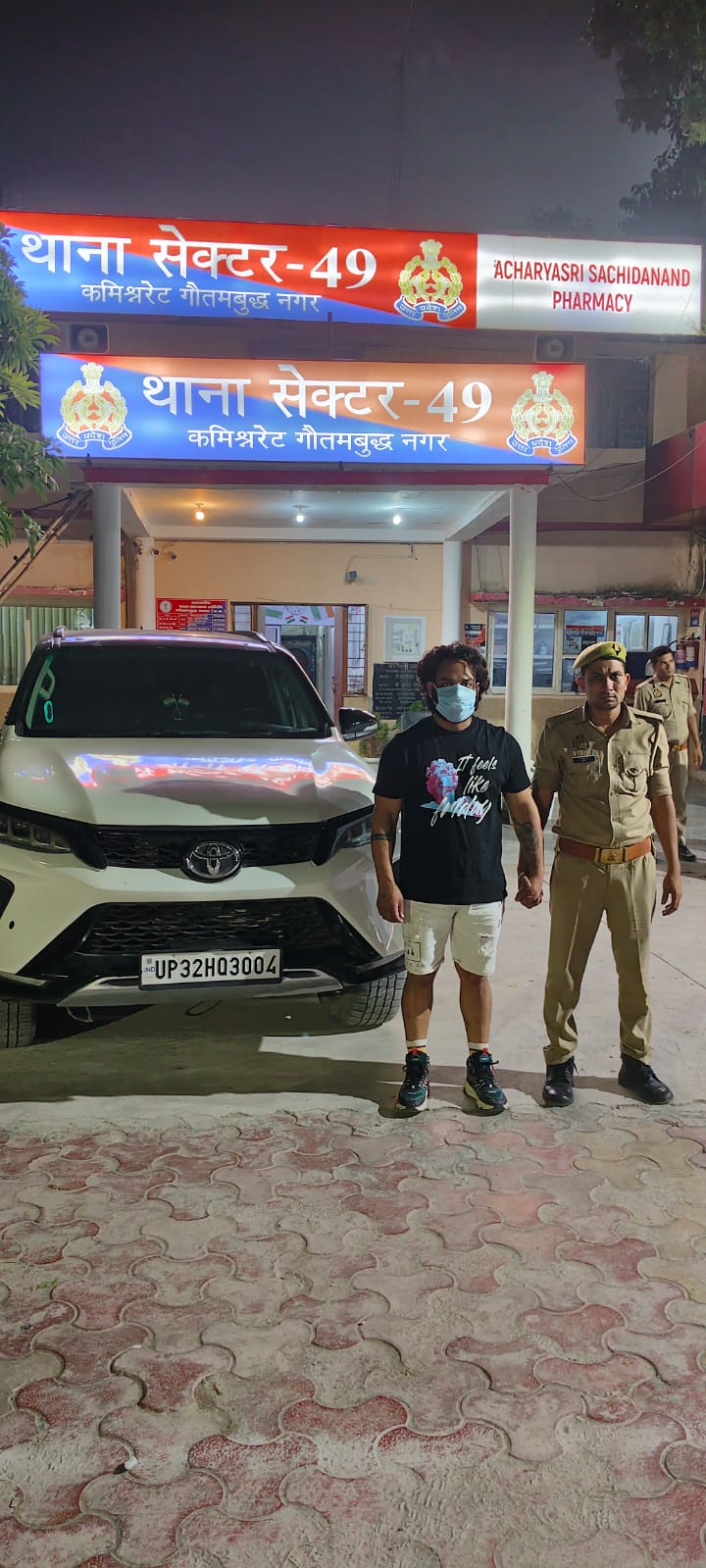 लाइसेंसी पिस्टल से सफाईकर्मी को धमकाने वाला योगेश यादव गिरफ्तार, फॉर्च्यूनर समेत हथियार बरामद