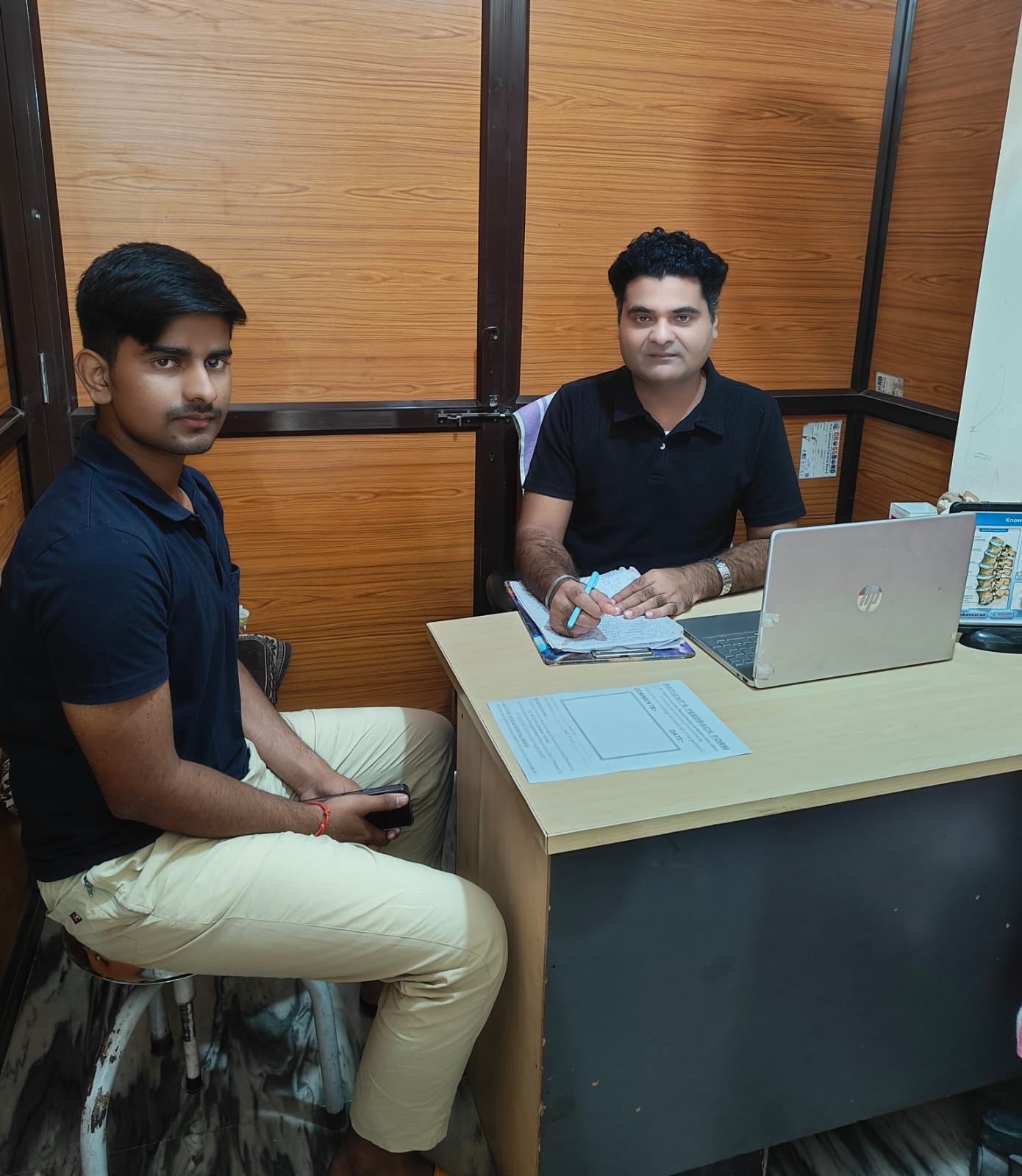 बिना सर्जरी 15 दिन में बीमारी से मिली राहत:फिजियोथेरेपी व एक्यूपंक्चर से हाथ में लौटी ताकत