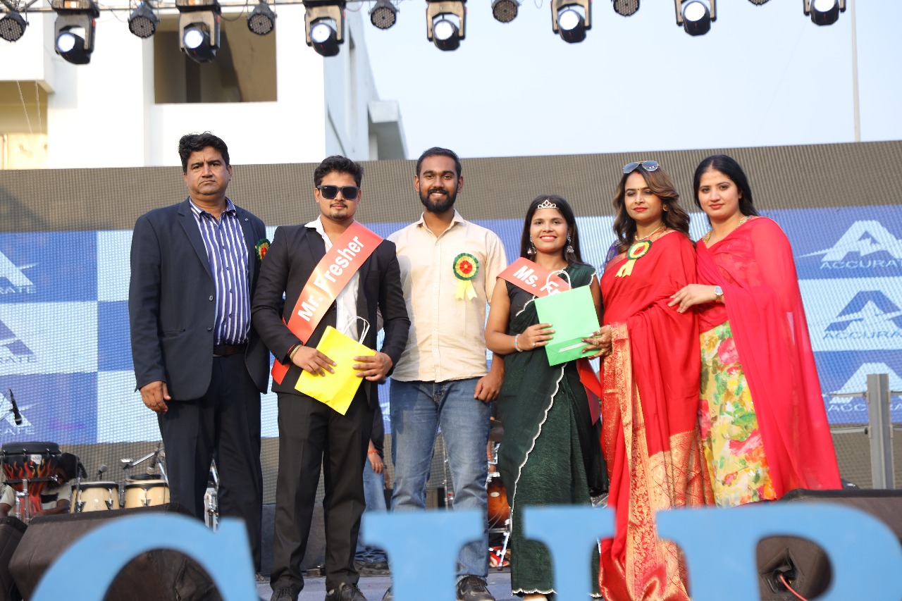 एक्यूरेट इंस्टीट्यूट में भव्‍य फ्रेशर्स पार्टी का आयोजन:बॉलीवुड सिंगर अमित गुप्ता के गानों पर झूमे युवा