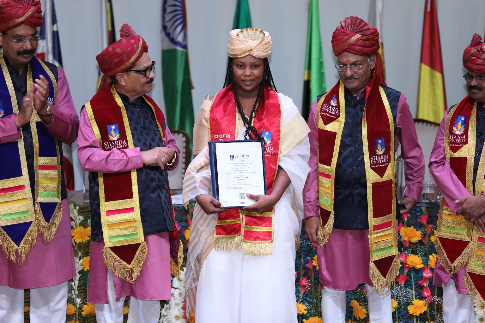 शारदा यूनिवर्सिटी के दीक्षांत समारोह में 4108 छात्रों को मिली डिग्रियां:6 छात्रों को चांसलर स्वर्ण व 40 को मिला वाइस चांसलर स्वर्ण पदक