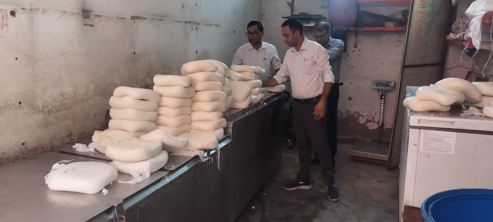 नकली पनीर बेचकर हजारों लोगों को बीमार करने की थी तैयारी:विभाग ने नष्ट कराया 550 किलो पनीर