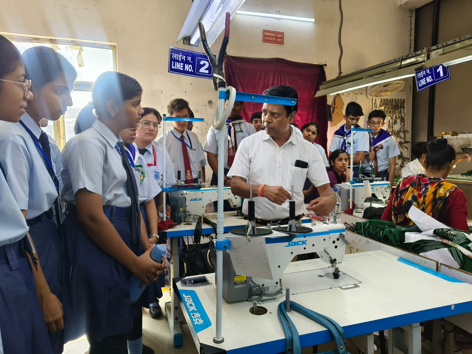 रायन के छात्रों को मिली औद्योगिक संचालन व उद्यमिता की सीख:इंटर्नशिप कार्यक्रम के तहत छात्रों ने किया वैलहॉल एक्सपोर्ट्स का शैक्षिक भ्रमण