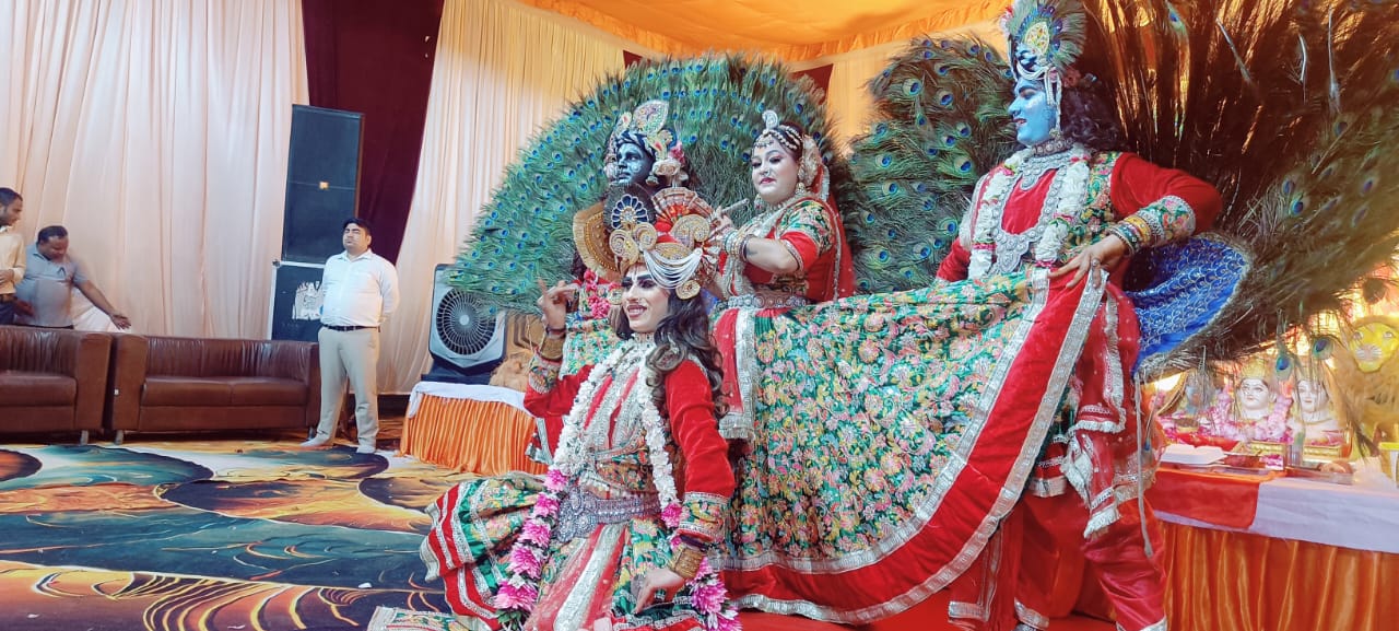 मॉ की भक्‍ती में डूबे एक्यूरेट इंस्टीटूट के विद्यार्थी:कॉलेज परिसर में माता की चौकी का आयोजन