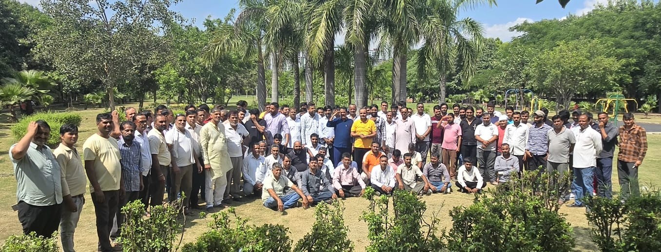 कर्मचारियों ने प्राधिकरण गेट पर दीपावली मनाने की दी चेतावनी: 13 अक्‍टूबर से बनाई अनिश्चितकालीन आंदोलन की रूपरेखा