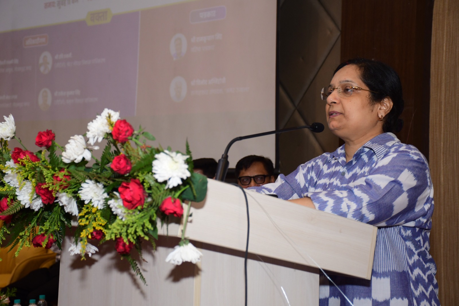 सोशल मीडिया पर खबरों को लेकर सतर्कता बरतने की सलाह: समाज में विश्वास निर्माण पर मीडिया और प्रशासन की भूमिका पर मंथन