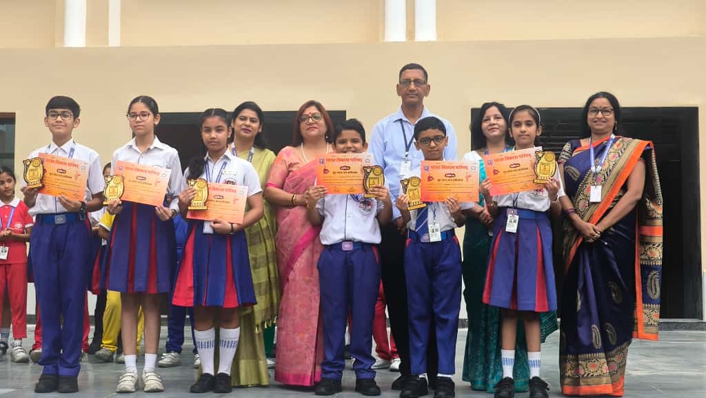 स्पर्श इंटरनेशनल स्कूल में गुरु वंदन-छात्र अभिनन्दन कार्यक्रम का आयोजन: होनहार छात्रों को विशेष रूप से किया गया सम्‍मानित