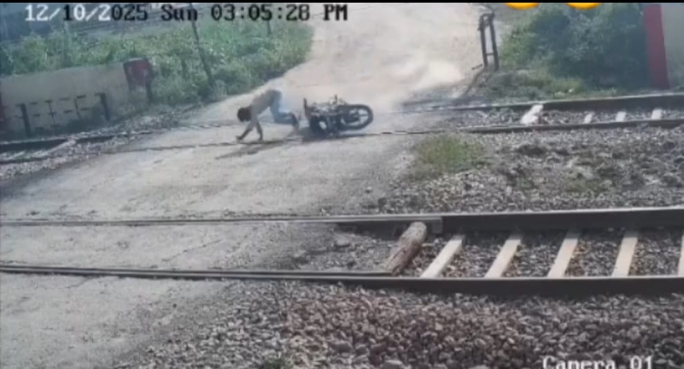 बंद फाटक पार करना युवक को पड़ गया महंगा: ट्रेन की चपेट में आकर युवक की हो गई मौत