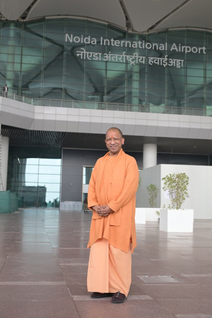 नोएडा अंतरराष्ट्रीय एयरपोर्ट का CM योगी ने किया निरीक्षण, सेक्टर-50 में मेदांता अस्पताल का उद्घाटन