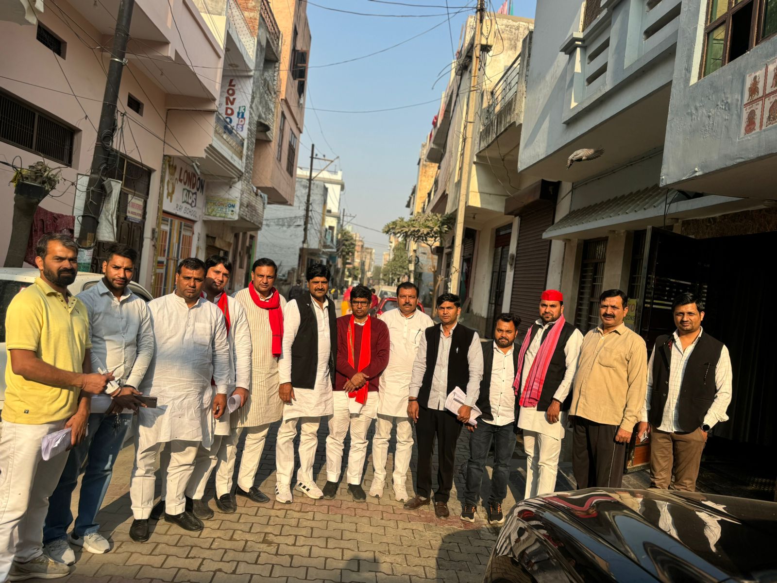 पूर्व मुख्‍यमंत्री के निर्देश पर सपा कार्यकर्ता उतरे मैदान में : SIR पर सपा कार्यकर्ताओं ने दादरी में चलाया जागरुकता अभियान