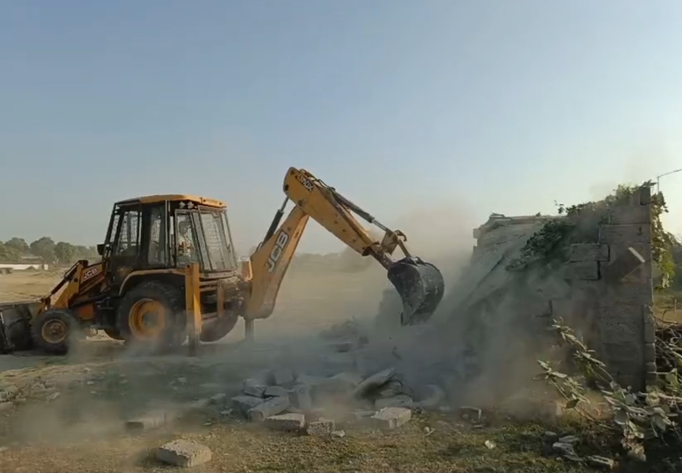 यमुना प्राधिकरण को आई 500 करोड़ की बेसकीमती जमीन की याद:विशेष अभियान चलाकर जमीन से हटवाया गया कब्‍जा