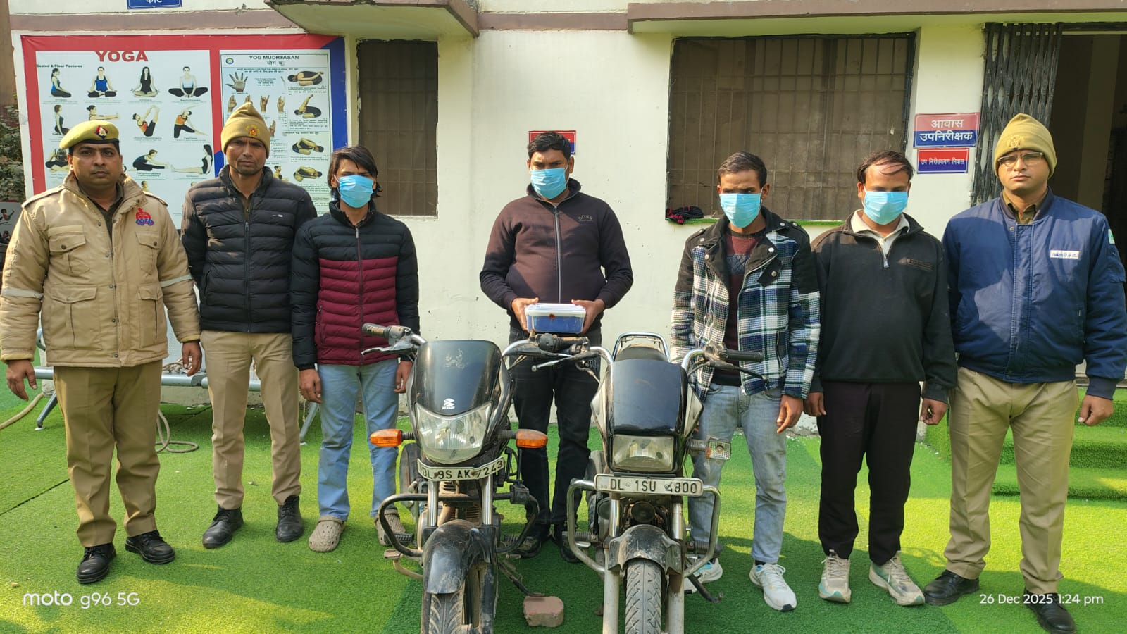 स्नेचिंग के 22 मोबाइल के साथ चार आरोपी दबोचे, पलक झपकते ही कर देते थे वारदात