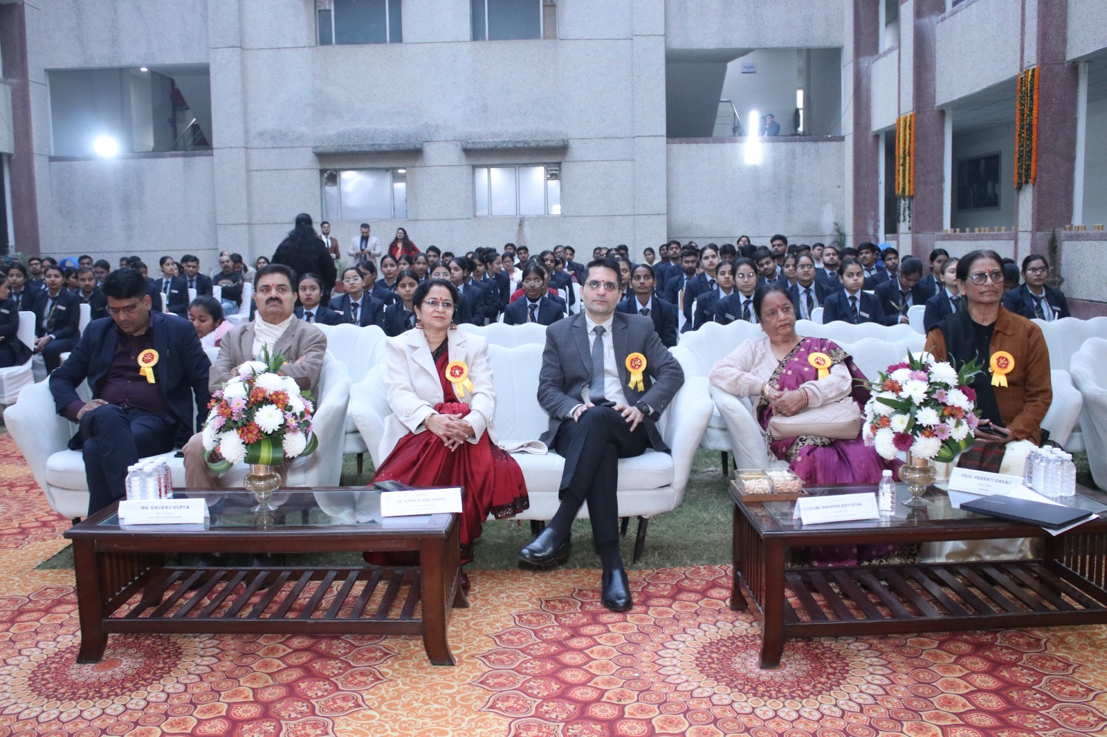 जीएनआईओटी में नर्सिंग छात्रों का शपथ ग्रहण समारोह:विद्यार्थियों को सेवा-भाव, अनुशासन एवं निरंतर परिश्रम का मिला संदेश