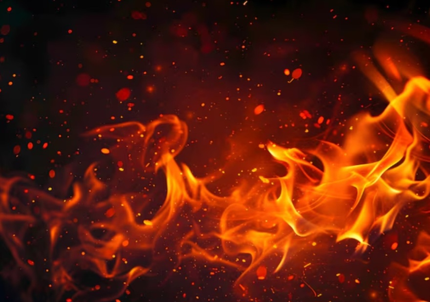 ग्रेटर नोएडा वेस्ट में हार्डवेयर की दुकान में लगी आग, 5 गाड़ियों ने कड़ी मशक्कत के बाद पाया काबू