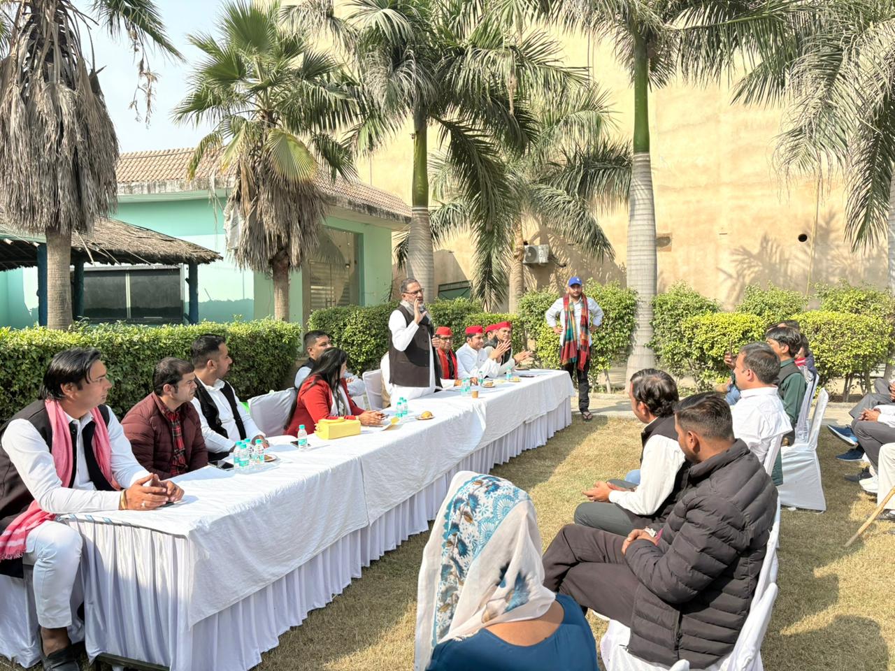 बूथ प्रभारी एवं कार्यकर्ताओं को विशेष रूप से किया सम्‍मानित:बैठक में सपा कार्यकर्ताओं ने की SIR प्रक्रिया की समीक्षा