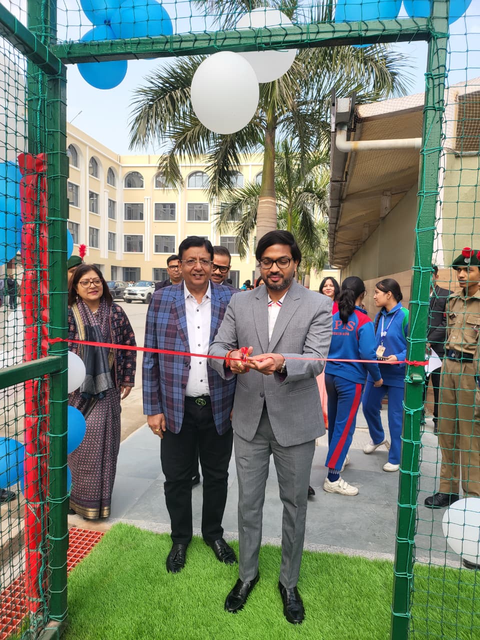 स्पर्श इंटरनेशनल स्कूल में अत्याधुनिक फुटबॉल टर्फ का उद्घाटन : स्पर्श यूनिवर्स के अध्यक्ष रोशन अग्रवाल ने किया उद्घाटन