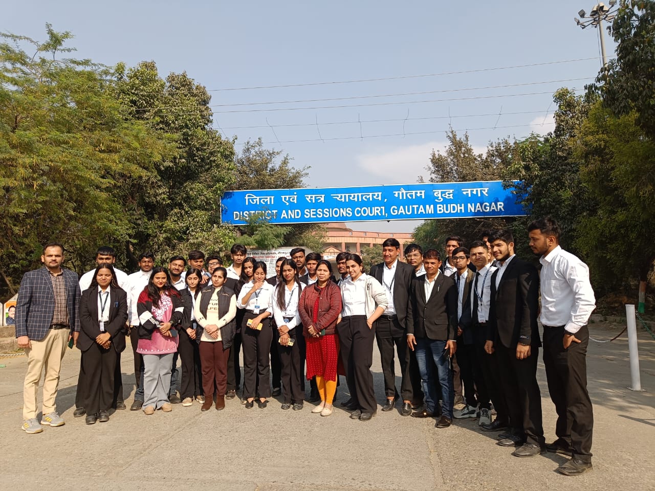 एक्यूरेट के लॉ छात्रों ने किया जिला एवं सत्र न्यायालय का शैक्षिक भ्रमण:विभिन्न न्यायालयों में छात्रों ने प्राप्‍त किया व्यावहारिक अनुभव