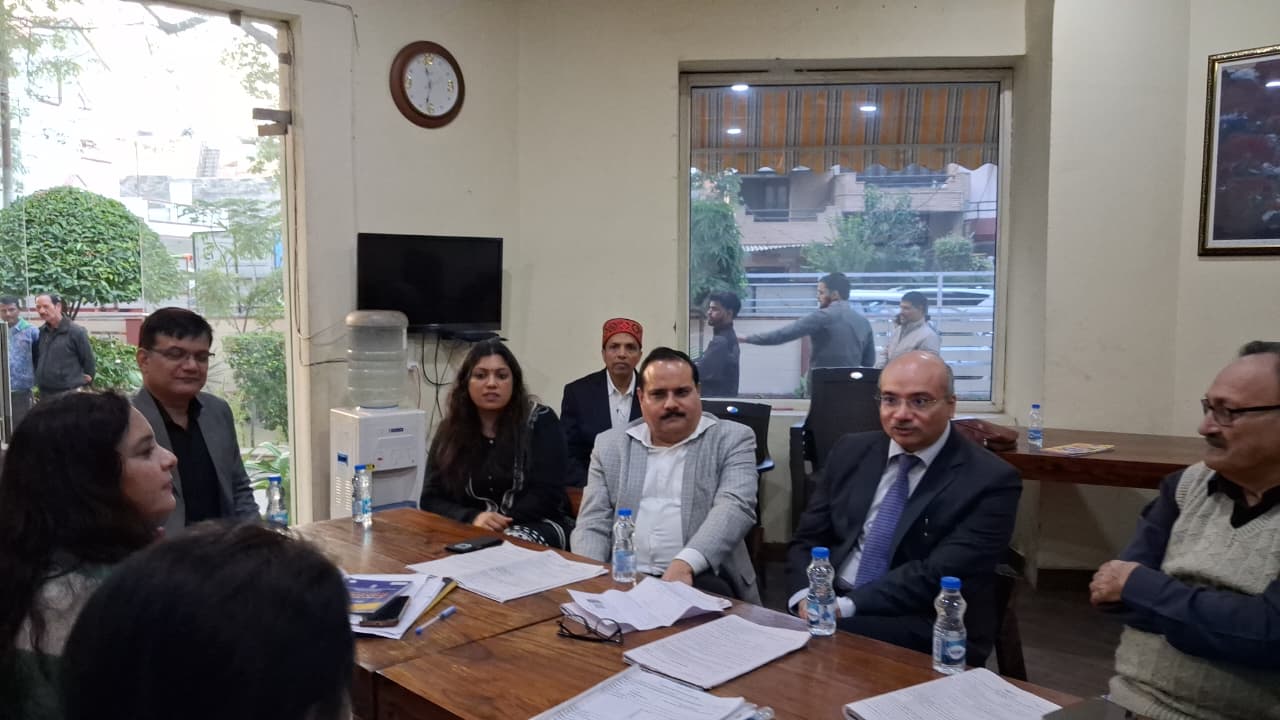 मुख्य निर्वाचन अधिकारी उत्तर प्रदेश ने दिया बीएलओ के सहयोग का निर्देश:अधिकारियों के साथ बैठक में हुई विशेष प्रगाढ़ पुनरीक्षण कार्यक्रम की समीक्षा