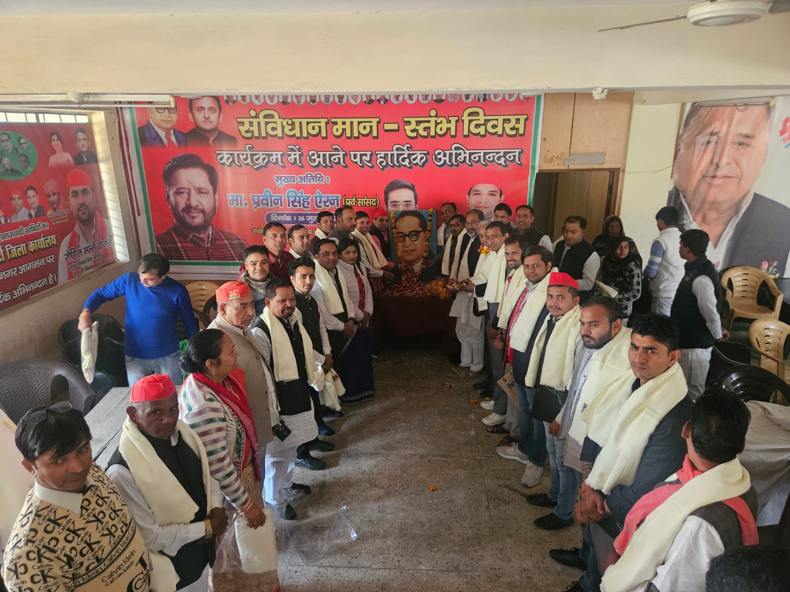 सपा कार्यकर्ताओं ने मनाया भारत रत्‍न डॉ. भीमराव अंबेडकर का परिनिर्वाण दिवस:श्रद्धांजलि के बाद विचार गोष्‍ठी में सभी में रखे विचार