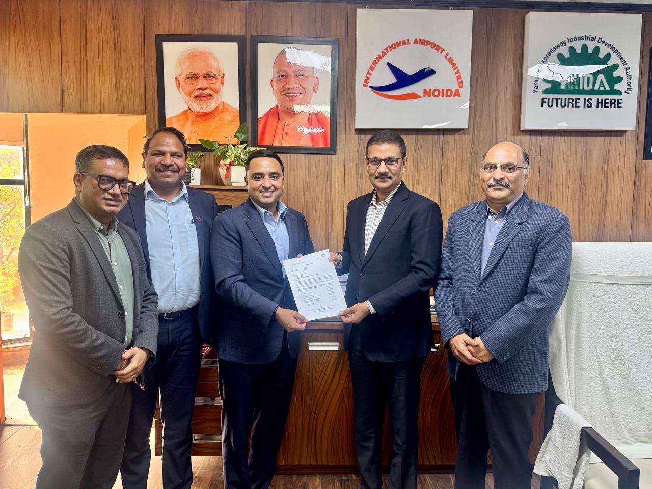 यमुना प्राधिकरण क्षेत्र में 500 करोड़ रुपए के निवेश का रास्‍ता साफ : प्राधिकरण के सीईओ ने मिंडा कारपोरेशन को सौंपा आवंटन पत्र
