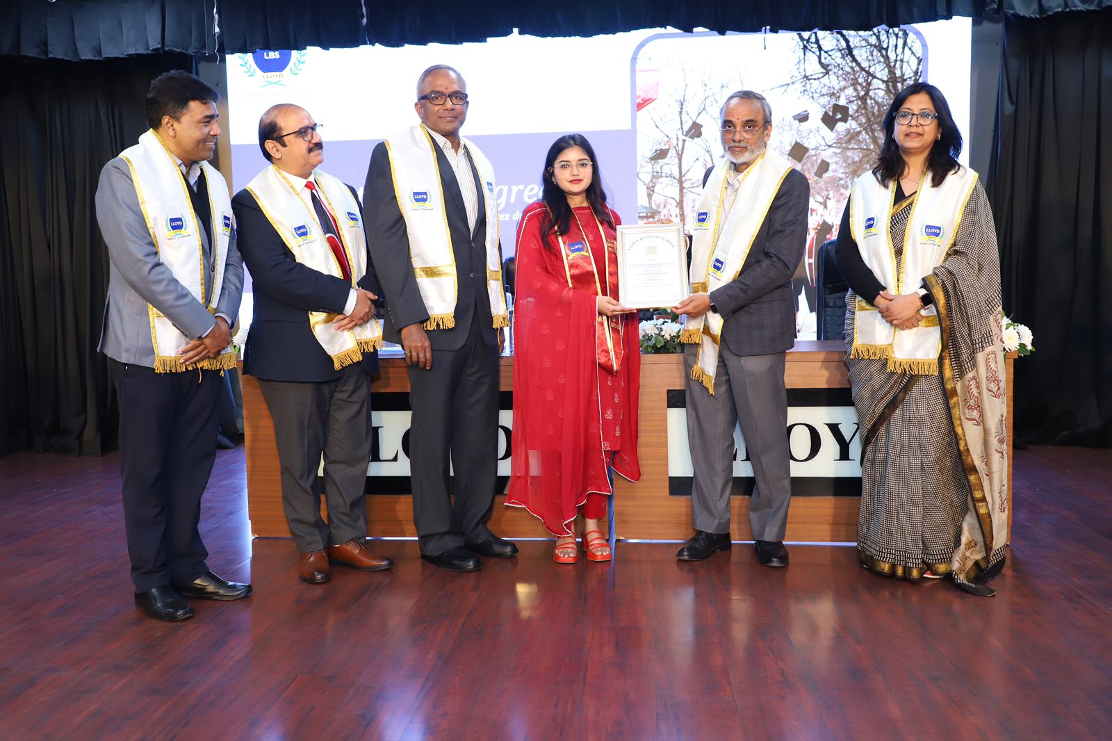 लॉयड बिज़नेस स्कूल में PGDM के दीक्षांत समारोह का आयोजन:150 विद्यार्थियों को प्रदान की गई PGDM) की उपाधि
