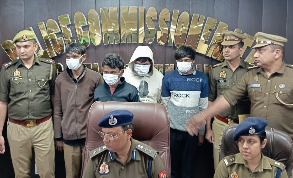 नोएडा में मोबाइल स्नैचिंग गैंग का पर्दाफाश, 52 मोबाइल बरामद