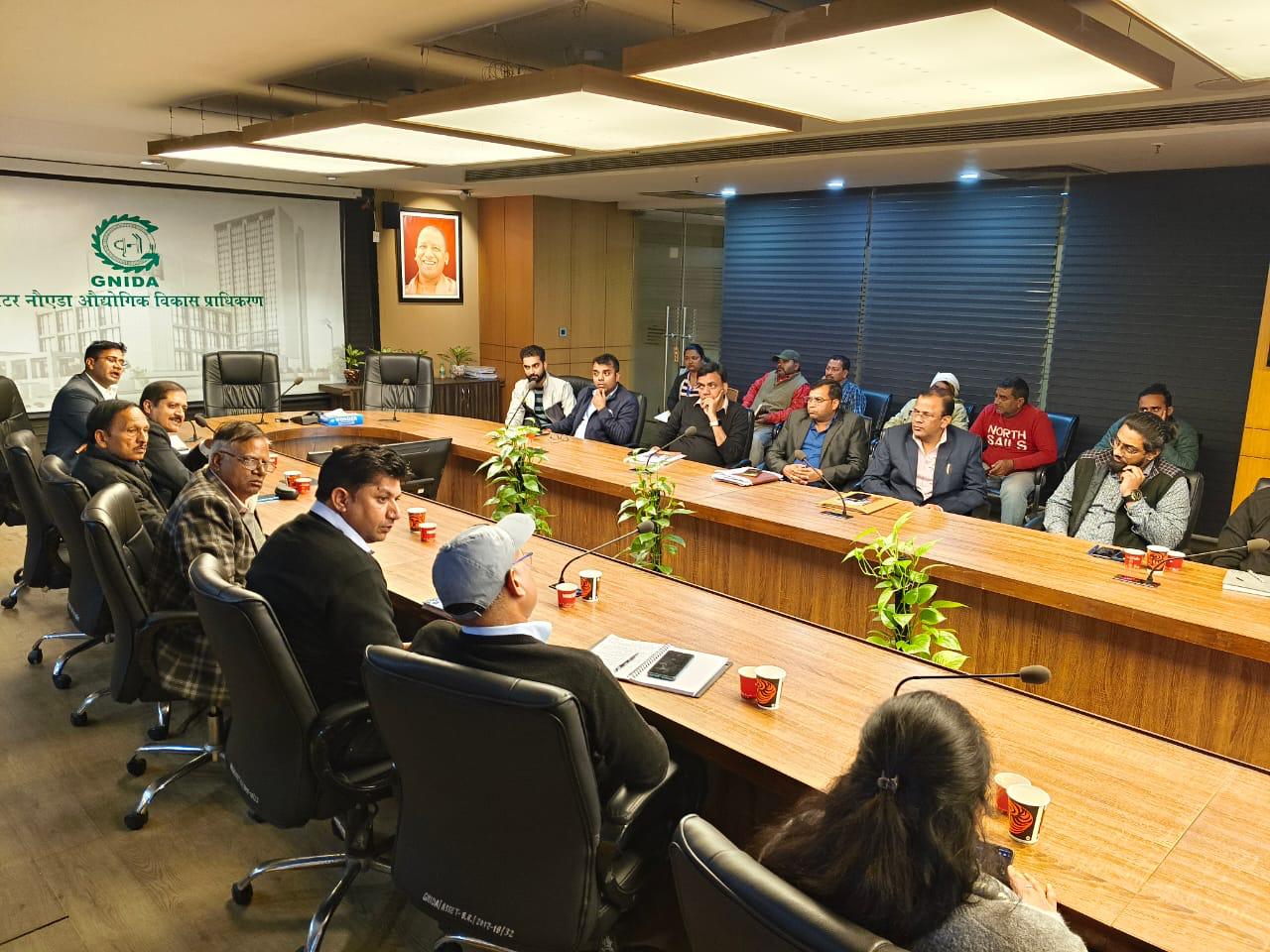 बल्क वेस्ट जनरेटरों को कूड़े का स्‍वयं करना होगा प्रबंधन:बैठक में ग्रेटर नोएडा प्राधिकरण ने जारी किया निर्देश