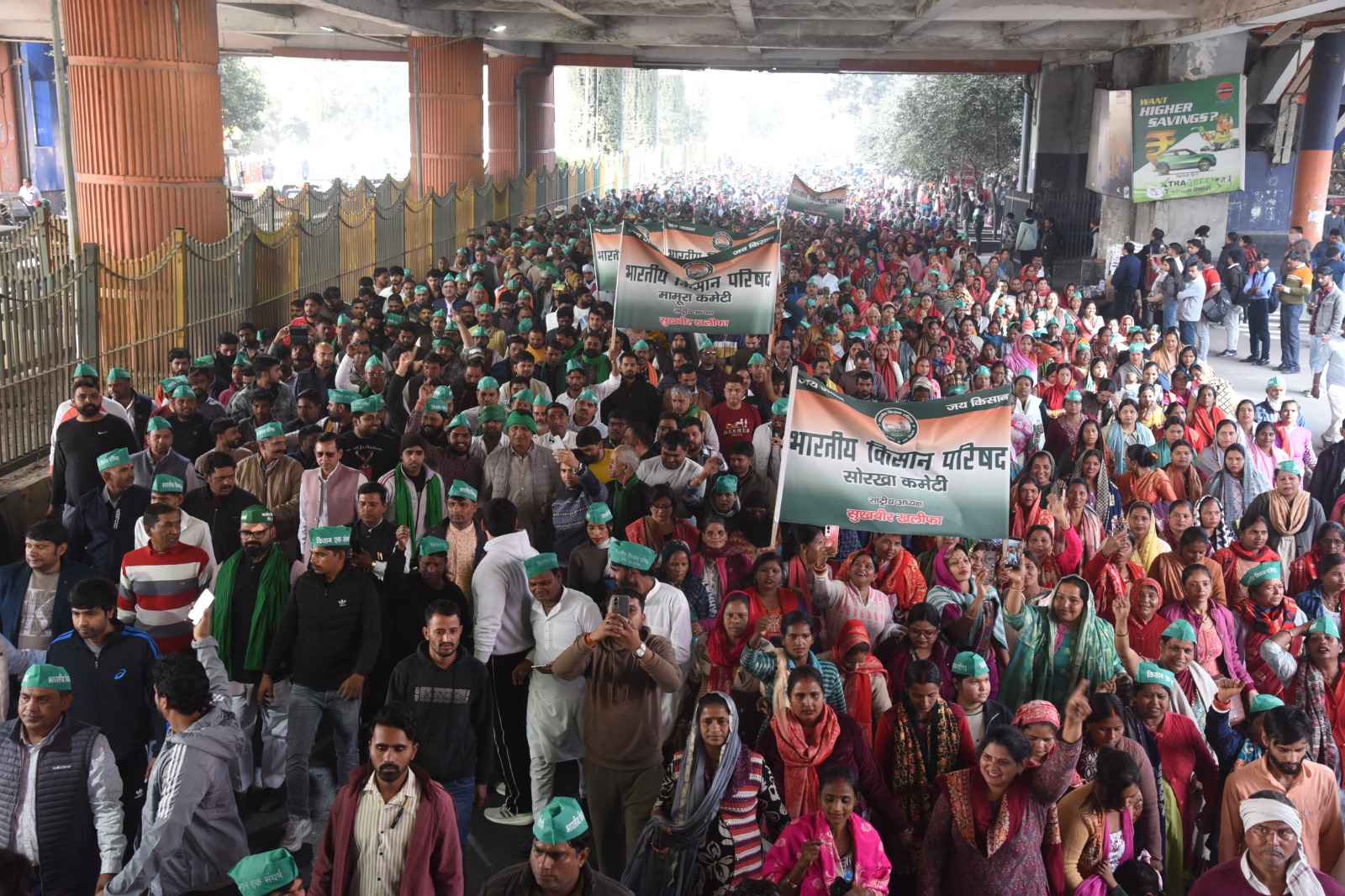 डूब क्षेत्र में बिजली न मिलने से उबाल, किसानों ने विद्युत निगम कार्यालय पर किया हल्ला बोल