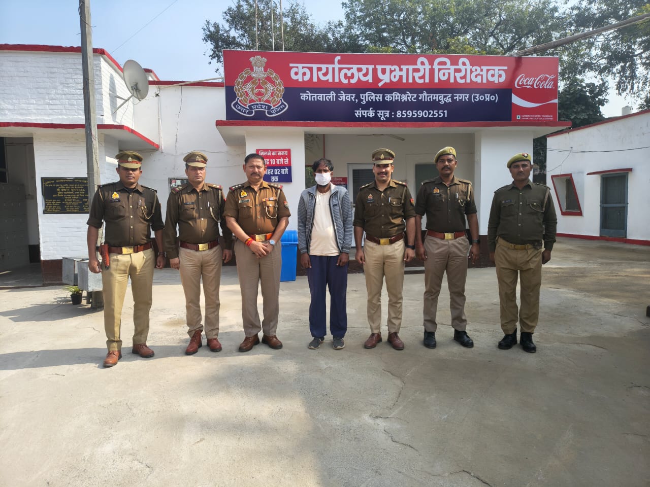 50 हजार का इनामी भू-माफिया गिरफ्तार, फर्जी दस्तावेजों के सहारे जमीन का बैनामा कराने का आरोप