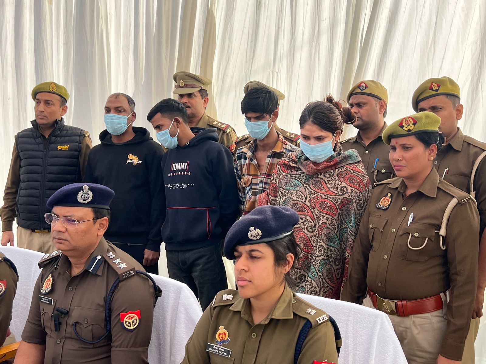 रेकी कर सूने मकानों में चोरी करने वाला गिरोह दबोचा, पति-पत्नी समेत चार गिरफ्तार