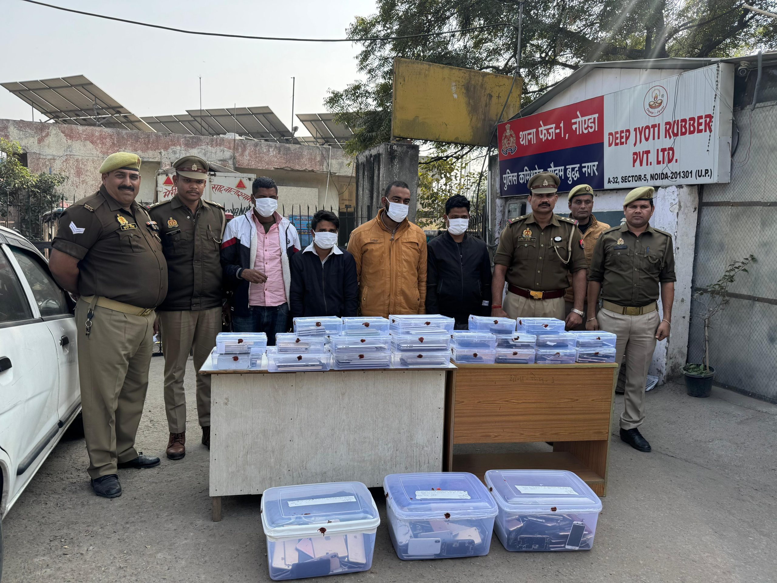 नाम बदलकर और कलावा पहनकर करते थे मोबाइल स्नैचिंग, अंतराज्यीय गिरोह का खुलासा, दो करोड़ का इलेक्ट्रॉनिक सामान बरामद