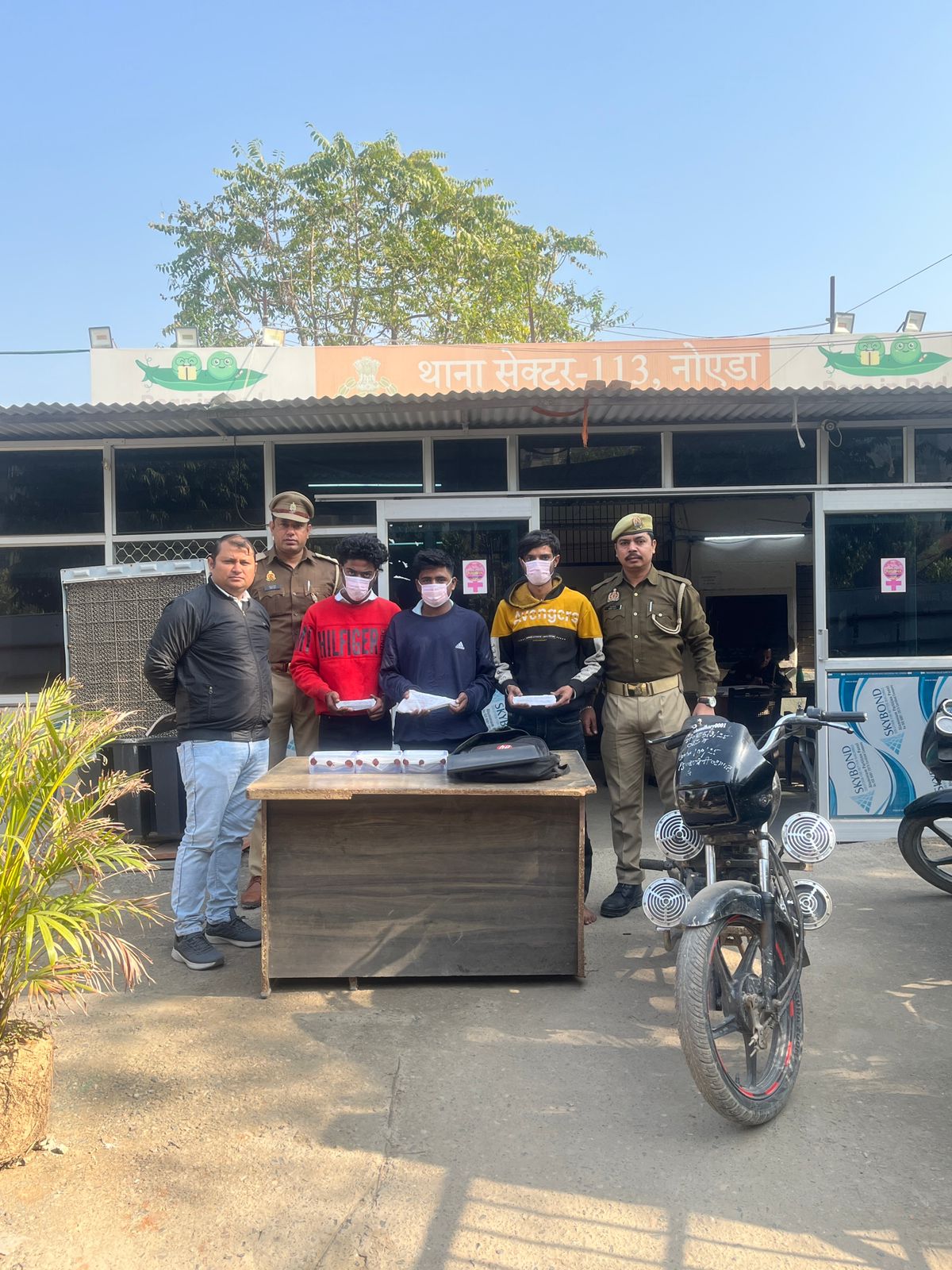 नोएडा में लैपटॉप लूट कांड को अंजाम देने वाले बदमाश दबोचे, जानें क्या क्या मिला ?