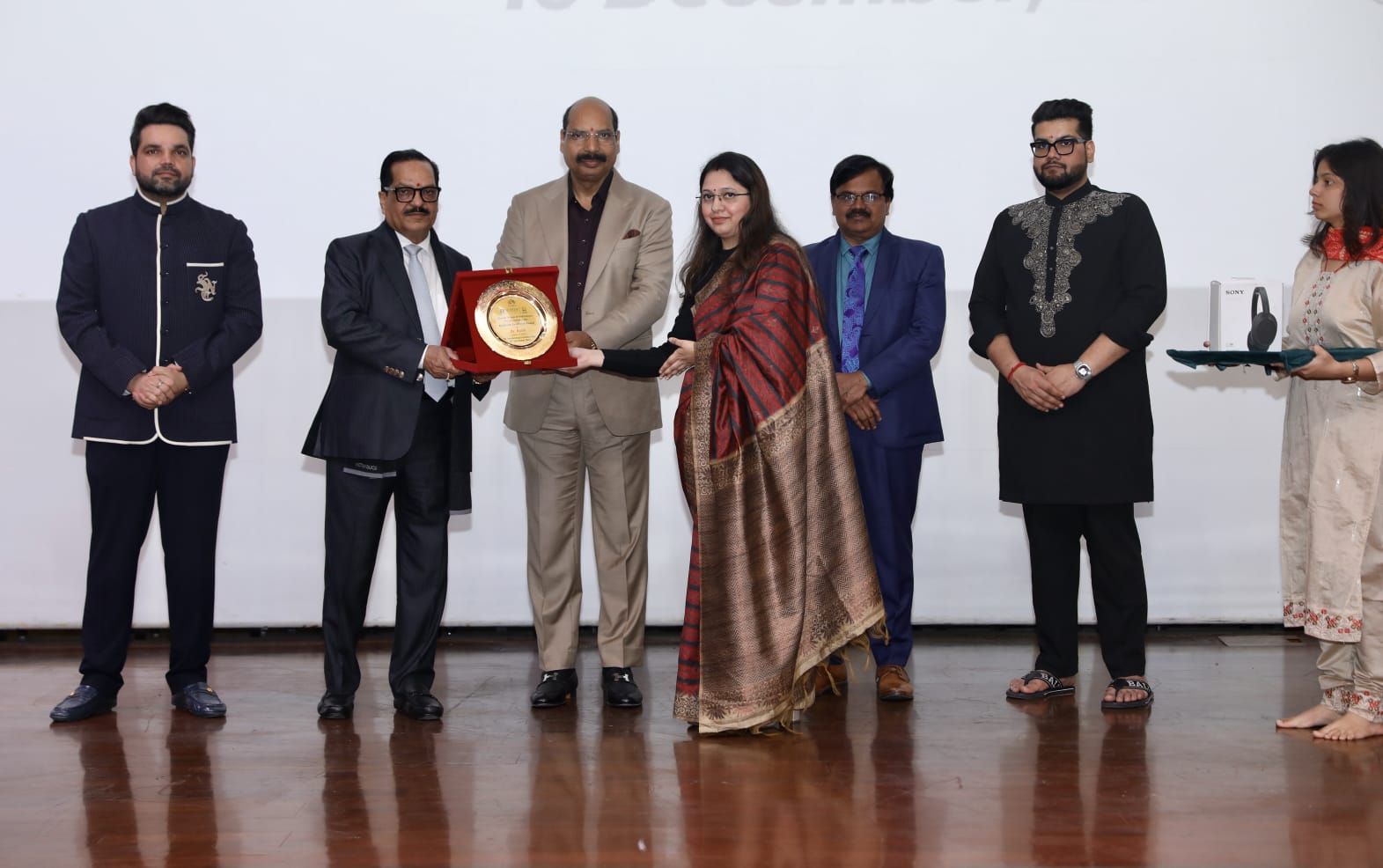 शारदा यूनिवर्सिटी ने मनाया 30वां स्थापना दिवस:क्रिकेट मुकाबले में शारदा एल्युमिनी एसोसिएशन की टीम ने दर्ज की जीत