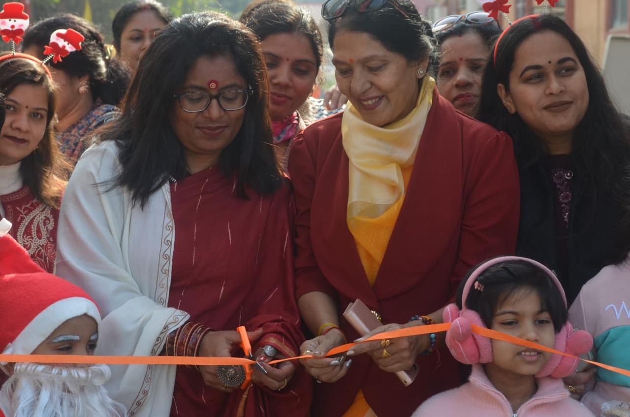 दिल्‍ली वर्ल्‍ड पब्लिक स्‍कूल में क्रिसमस कार्निवाल का आयोजन:सांस्‍कृतिक कार्यक्रमों के साथ छात्रों ने उठाया मेले का आनंद