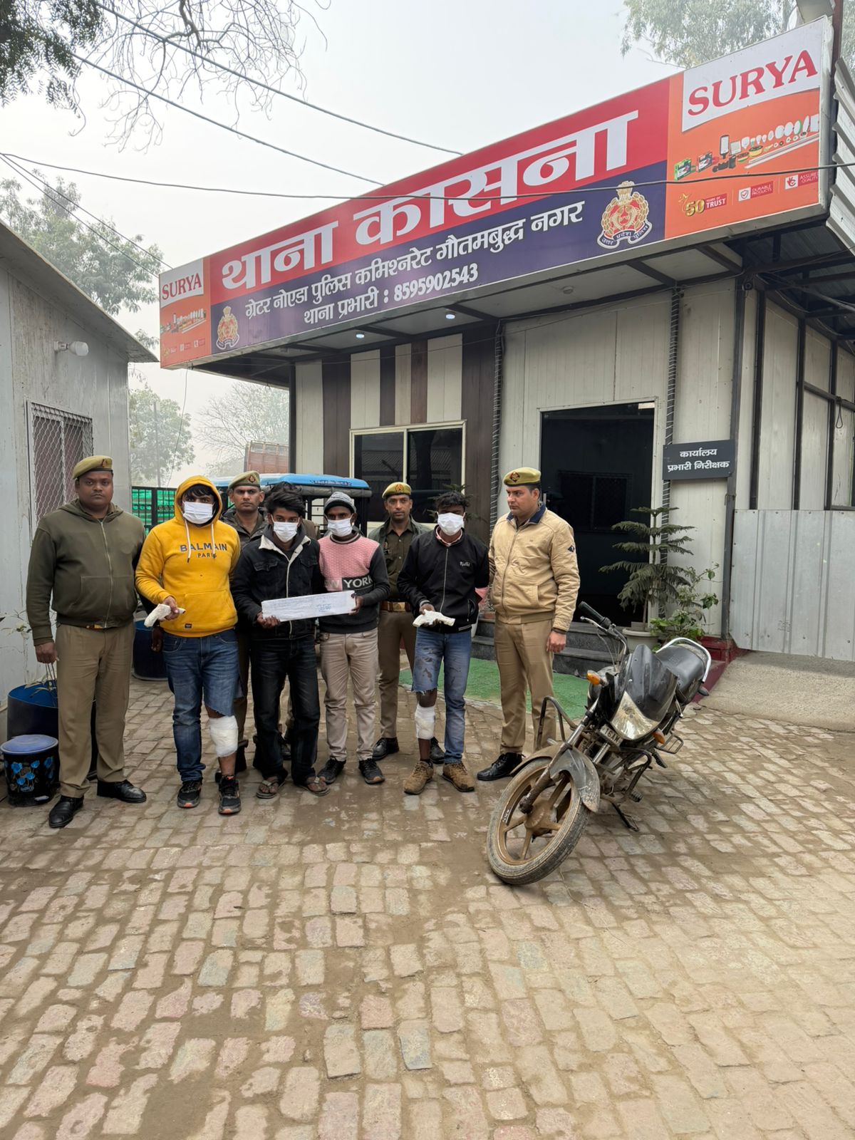 पुलिस मुठभेड़ में कार लूट गिरोह का पर्दाफाश:दो बदमाश घायल, चार गिरफ्तार