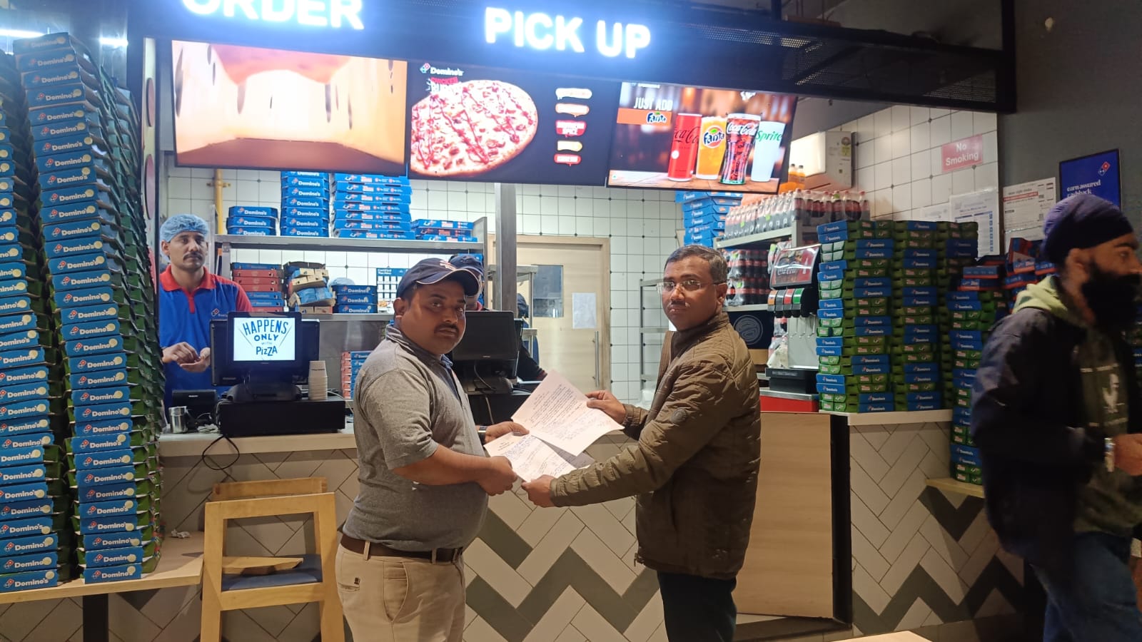 KFC, मैकडॉनल्ड व डोमिनोज आए खाद्य विभाग के निशाने पर:खाद्य सुरक्षा विभाग की टीम ने चलाया विशेष अभियान