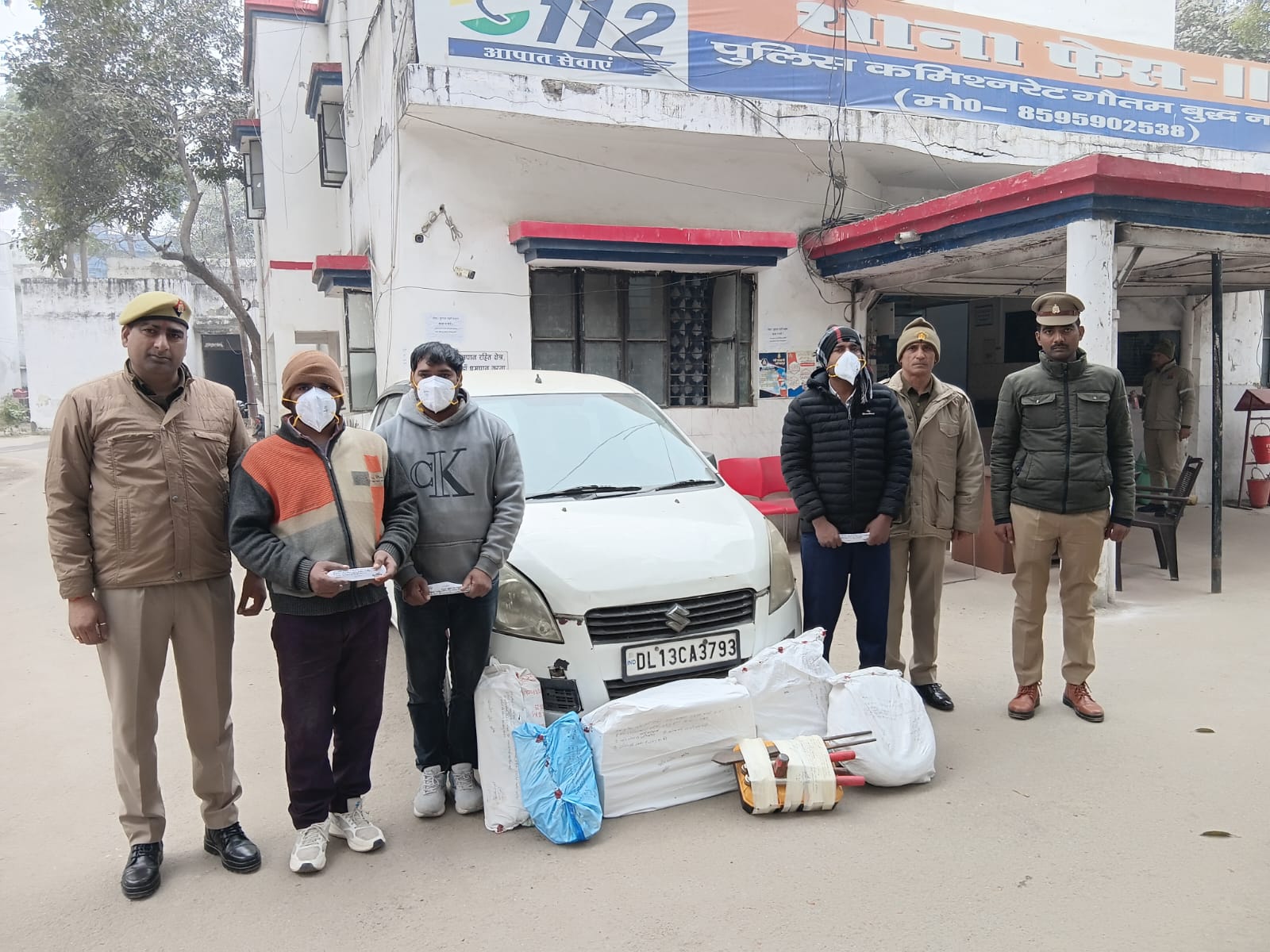 पुलिस ने अंतर्राज्यीय चोरी गिरोह का किया खुलासा तीन आरोपी दबोचे गए, 2.5 लाख रुपये का चोरी का माल बरामद