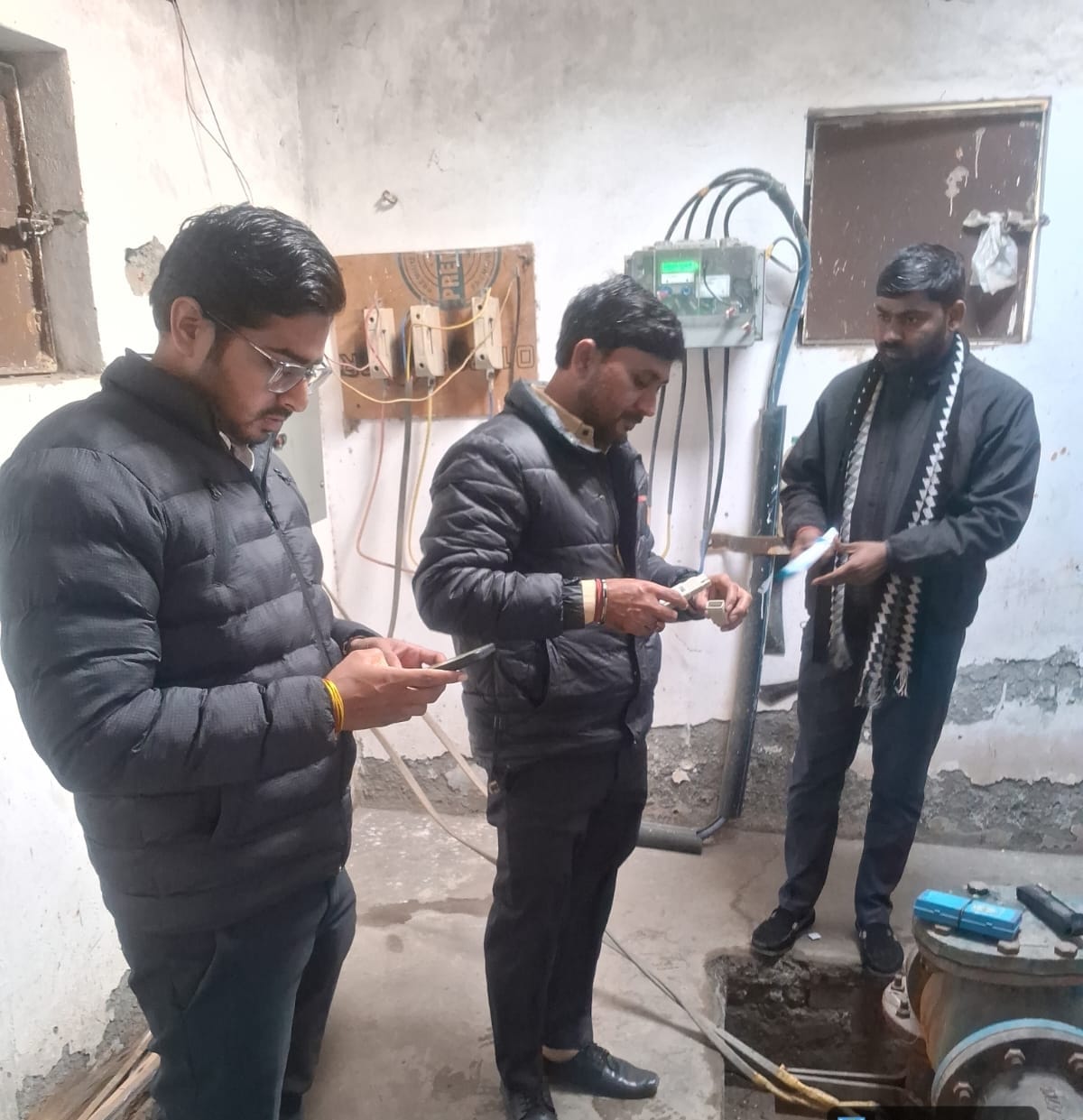 दूषित पानी की जांच के लिए प्राधिकरण ने गठित की आठ टीम:पानी के साथ ही सीवर व ड्रेन लाइनों की भी शुरू हुई जांच