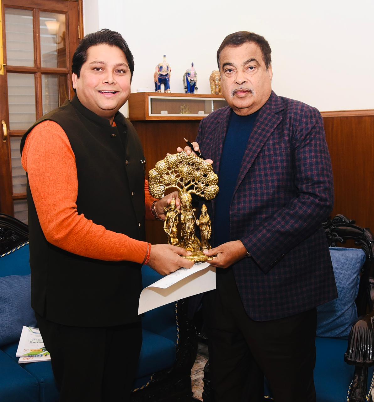 नितिन गडकरी ने कहा शिक्षण संस्थानों में नवाचार की निरंतर आवश्यकता:शिक्षक प्रतिनिधि स्वदेश कुमार सिंह ने केंद्रीय मंत्री नितिन गडकरी से की शिक्षा पर चर्चा