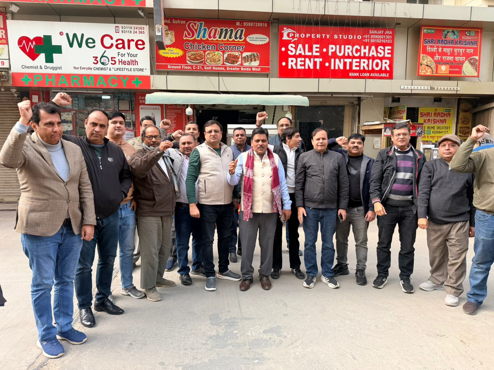 एनपीसीएल के खिलाफ सोसायटी के दुकानदारों ने की नारेबाजी:बिल जमा होने के बाद भी काट दिया जाता है बिजली कनेक्‍शन